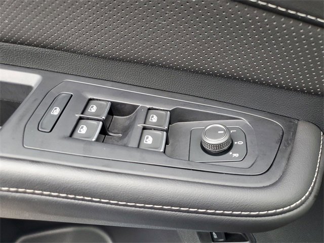 Certified 2025 Volkswagen Atlas Cross Sport SE w/ Panoramic Sunroof Package image 31