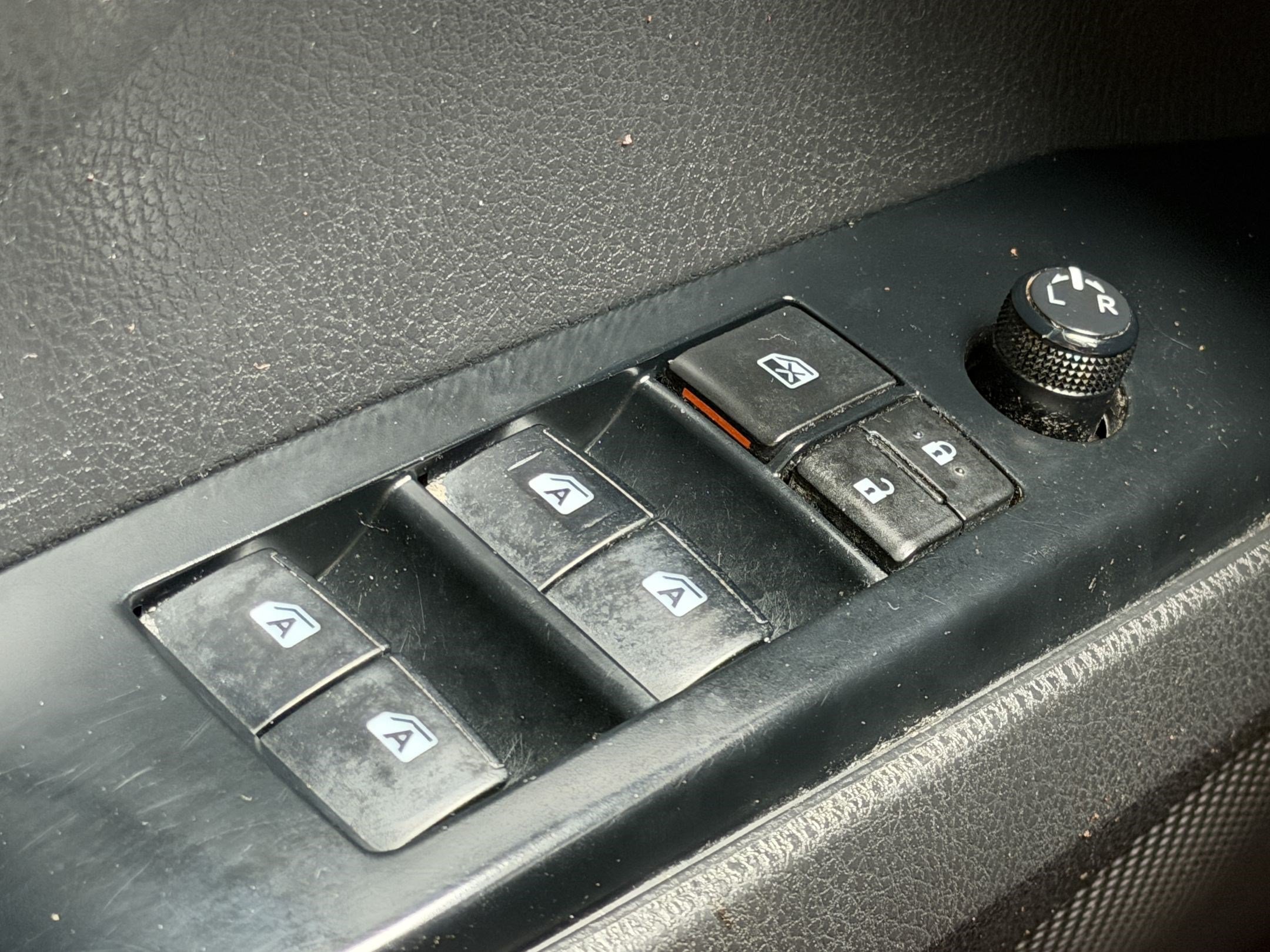 Used 2019 Toyota Camry SE FWD image 30
