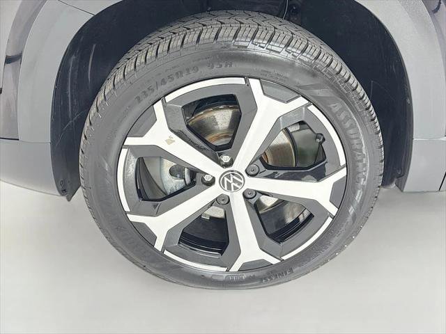 Used 2025 Volkswagen Taos SEL AWD/4WD image 33