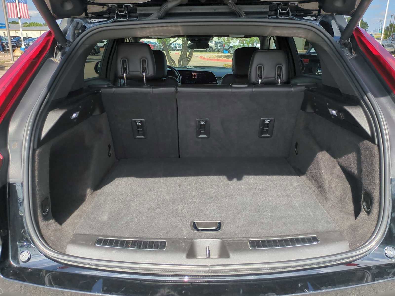 Used 2024 Cadillac XT4 Premium Luxury FWD image 25