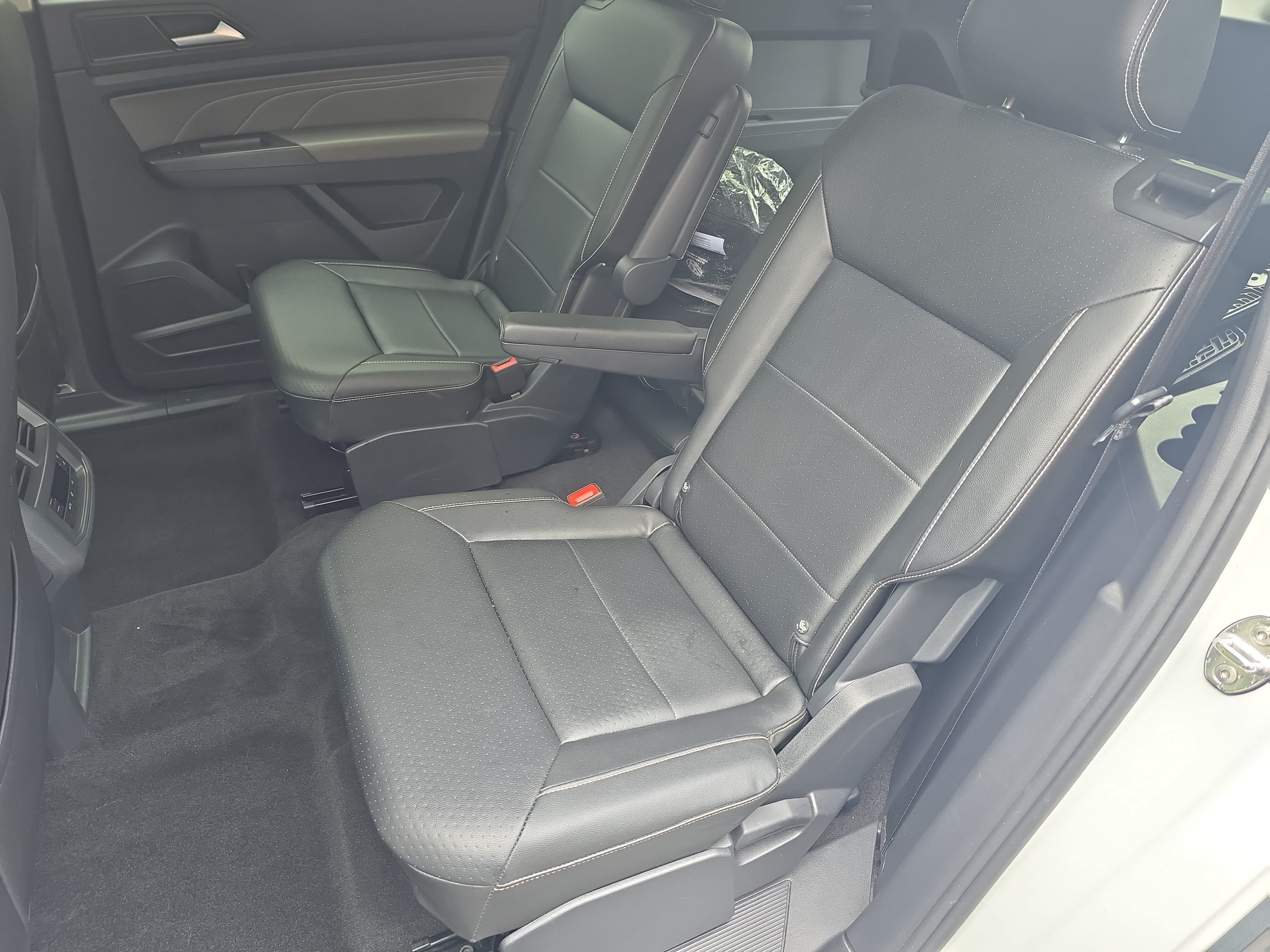 Used 2022 Volkswagen Atlas SEL R-Line AWD/4WD image 15
