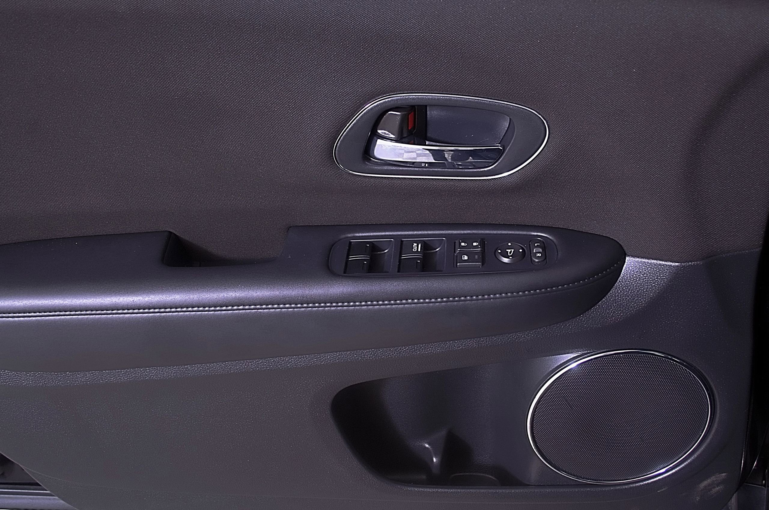 Used 2018 Honda HR-V EX image 17