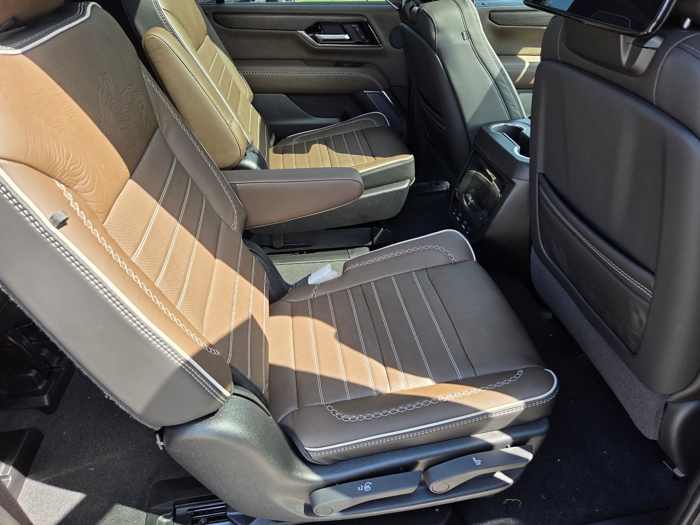 New 2026 GMC Yukon XL Denali Ultimate w/ LPO, Floor Liner Package AWD/4WD image 25