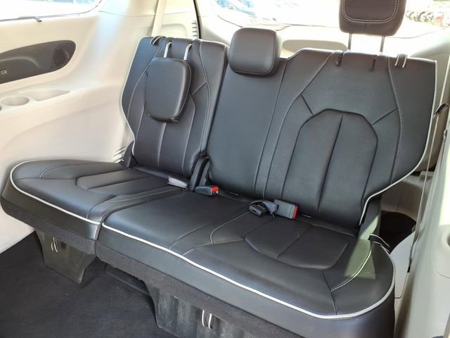 Used 2024 Chrysler Pacifica Limited FWD image 13