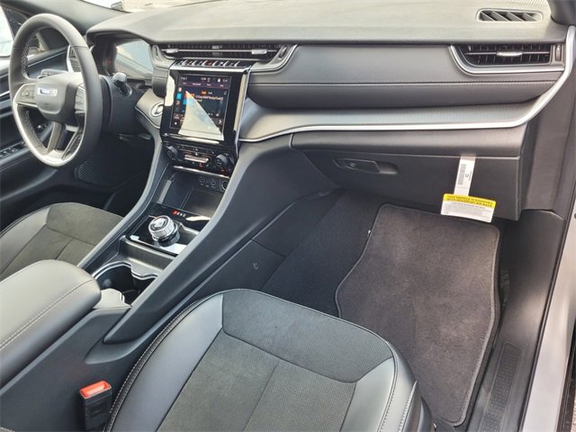 New 2025 Jeep Grand Cherokee Laredo image 17