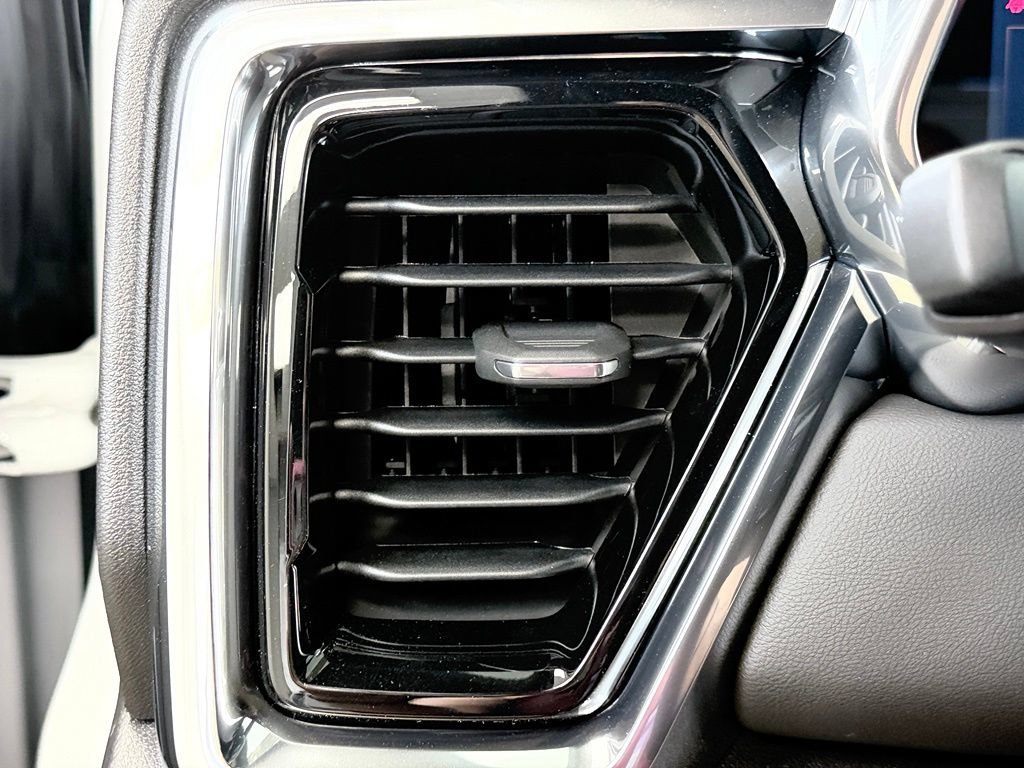 New 2026 GMC Canyon Elevation w/ Technology Package AWD/4WD image 37