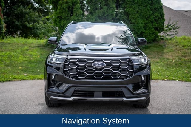 Used 2025 Ford Explorer Platinum w/ Ultimate Package AWD/4WD image 2