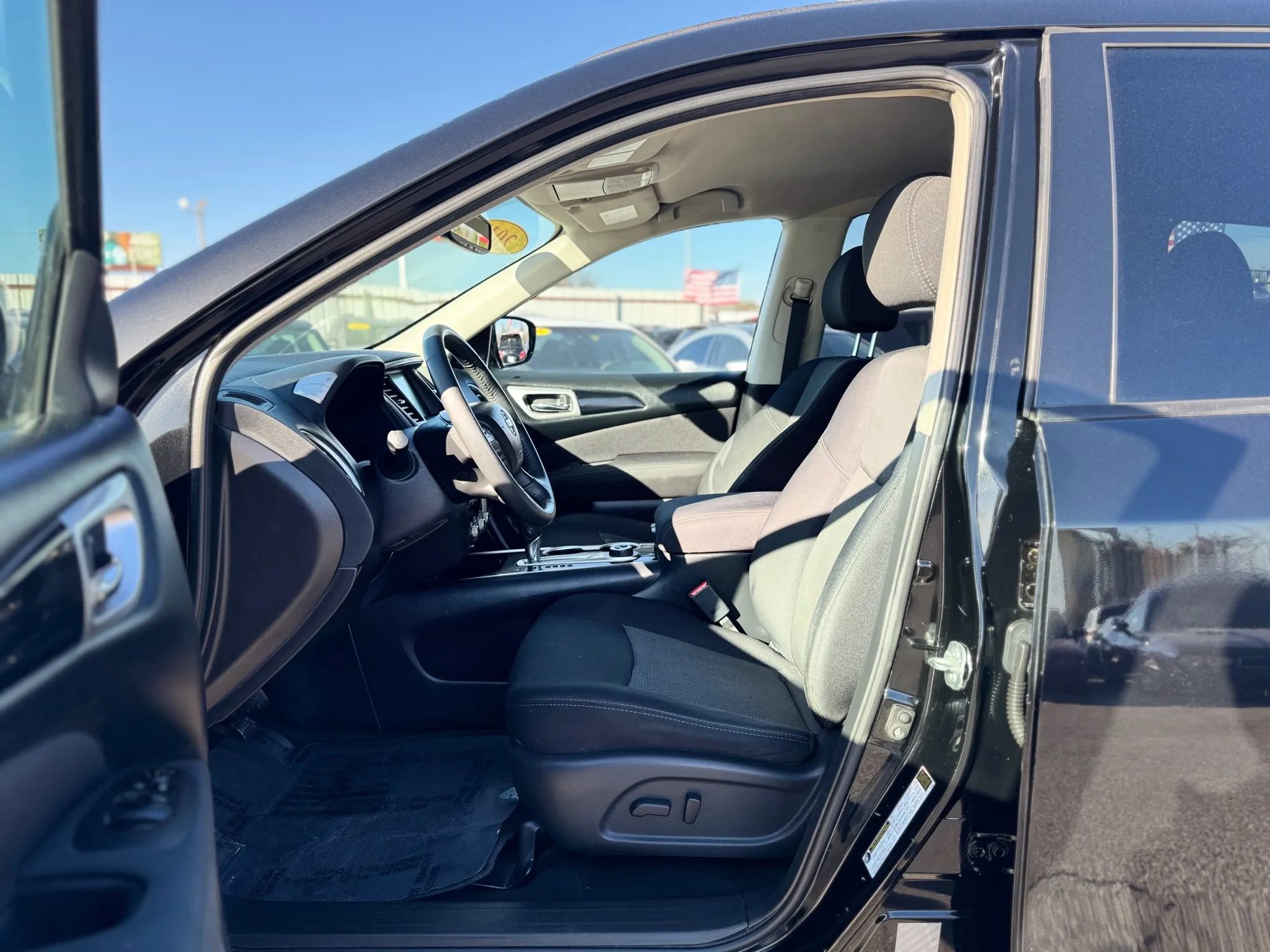 Used 2017 Nissan Pathfinder SV image 32