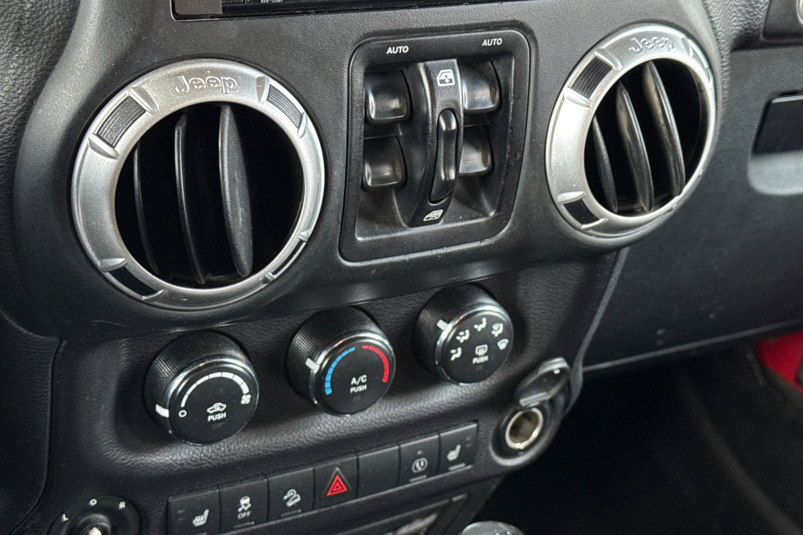 Used 2016 Jeep Wrangler Unlimited Rubicon AWD/4WD image 21