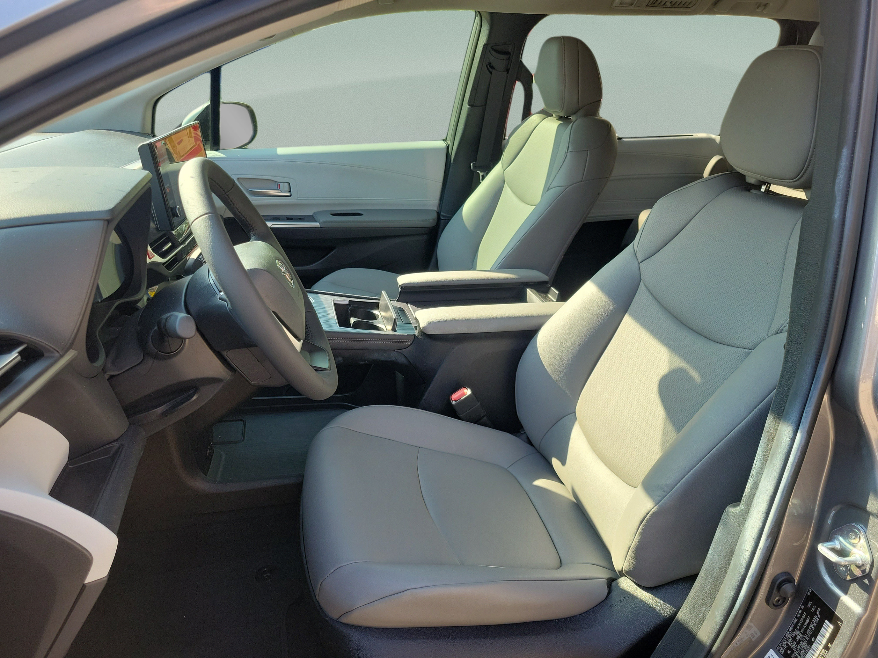 Certified 2026 Toyota Sienna XLE FWD image 15