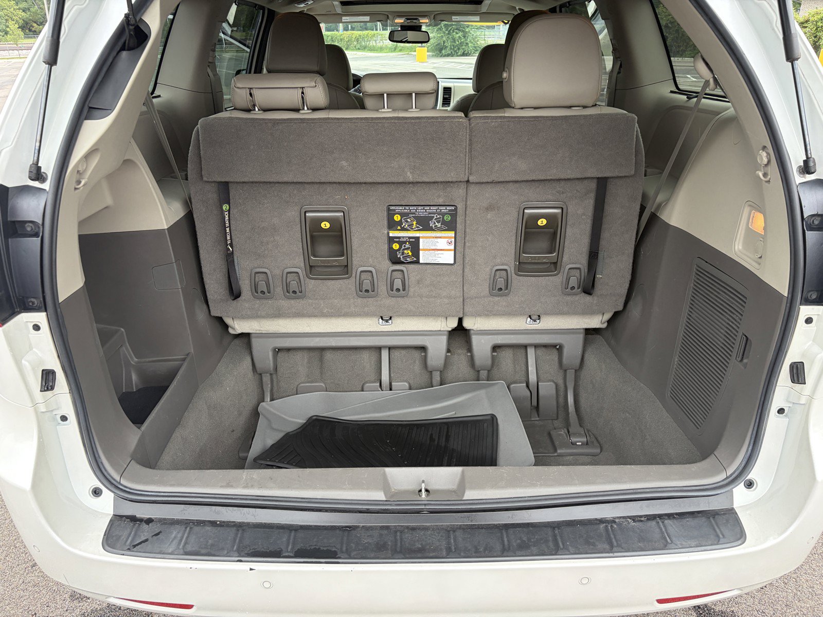 Used 2020 Toyota Sienna XLE w/ XLE Navigation Package AWD/4WD image 30