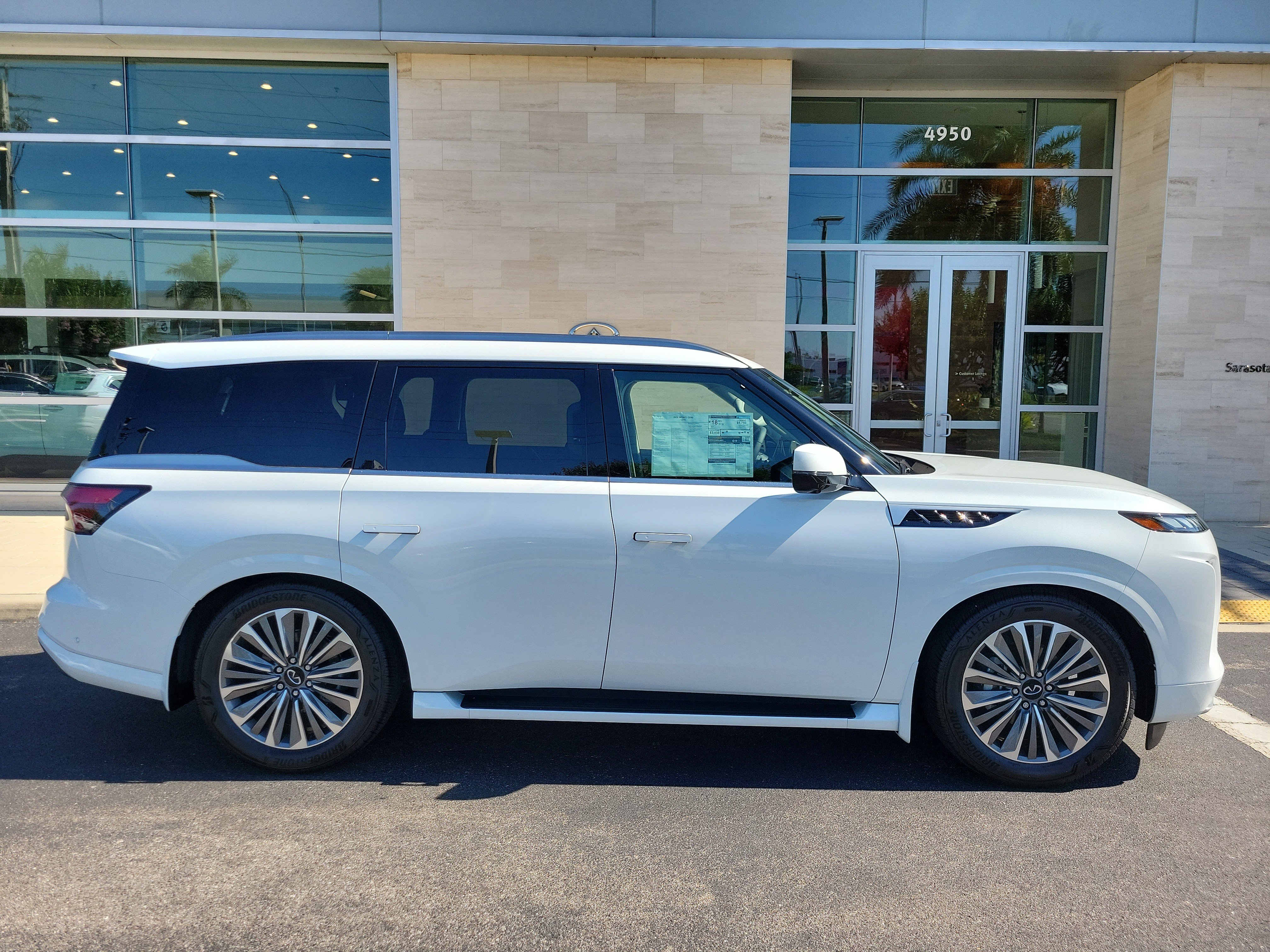 New 2026 INFINITI QX80 Luxe w/ Cargo Package RWD image 3