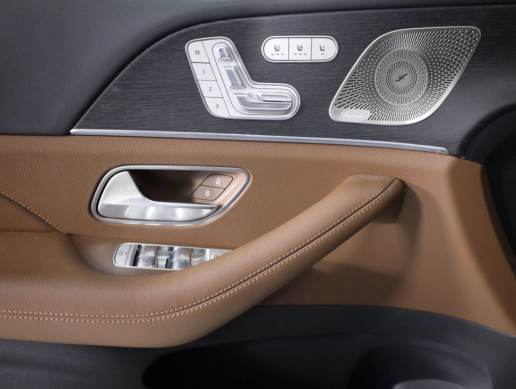 Used 2025 Mercedes-Benz GLS 450 4MATIC image 10