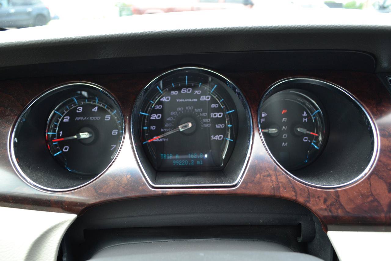 Used 2010 Ford Taurus Limited AWD/4WD image 16