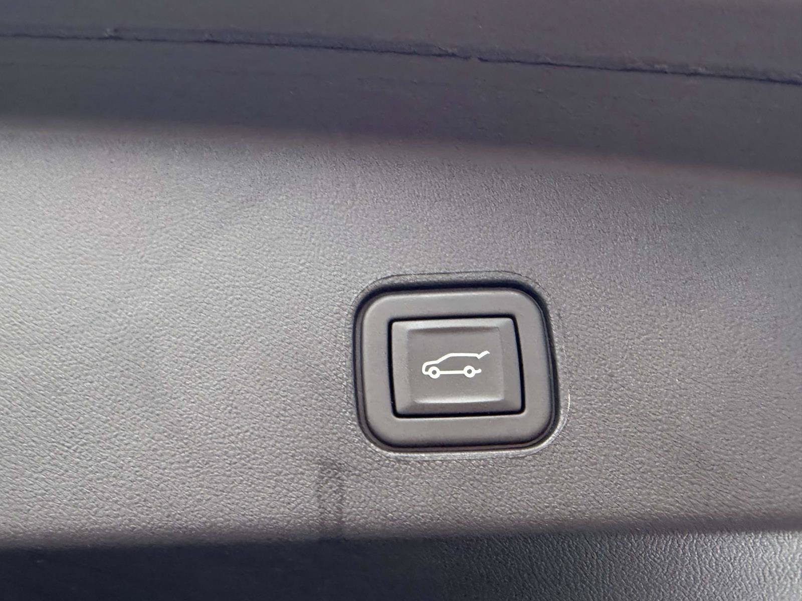 Used 2024 Cadillac Lyriq Luxury RWD image 9