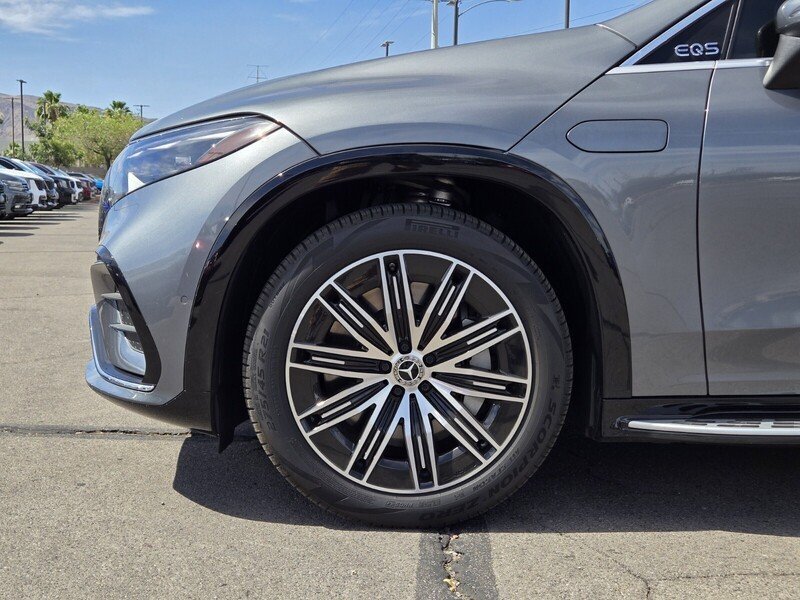 Used 2025 Mercedes-Benz EQS 580 4MATIC SUV image 10