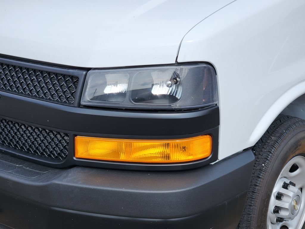 Used 2025 Chevrolet Express 3500 LS RWD image 8