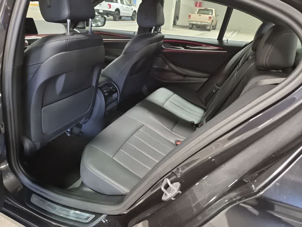 Used 2023 BMW 530e w/ Premium Package RWD image 10