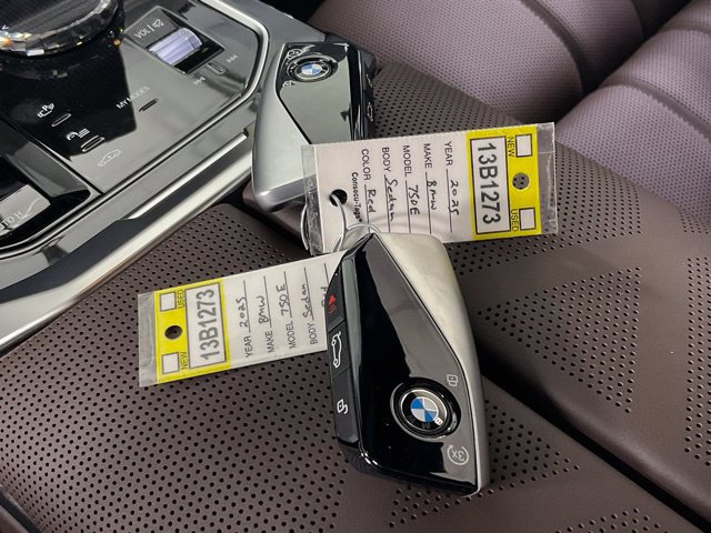 Used 2025 BMW 750e xDrive AWD/4WD image 59