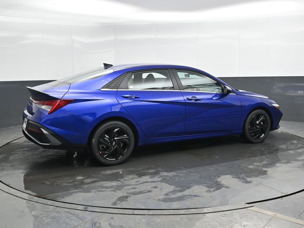 New 2026 Hyundai Elantra SEL Sport Premium FWD image 2