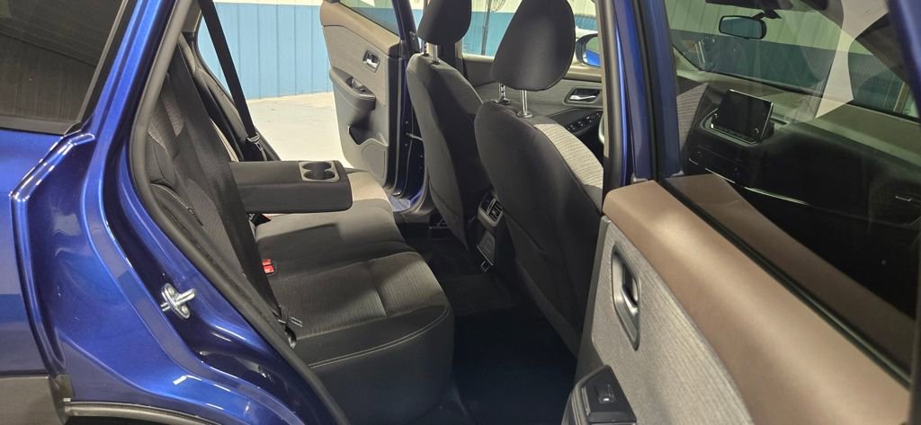 Used 2023 Nissan Rogue SV image 38