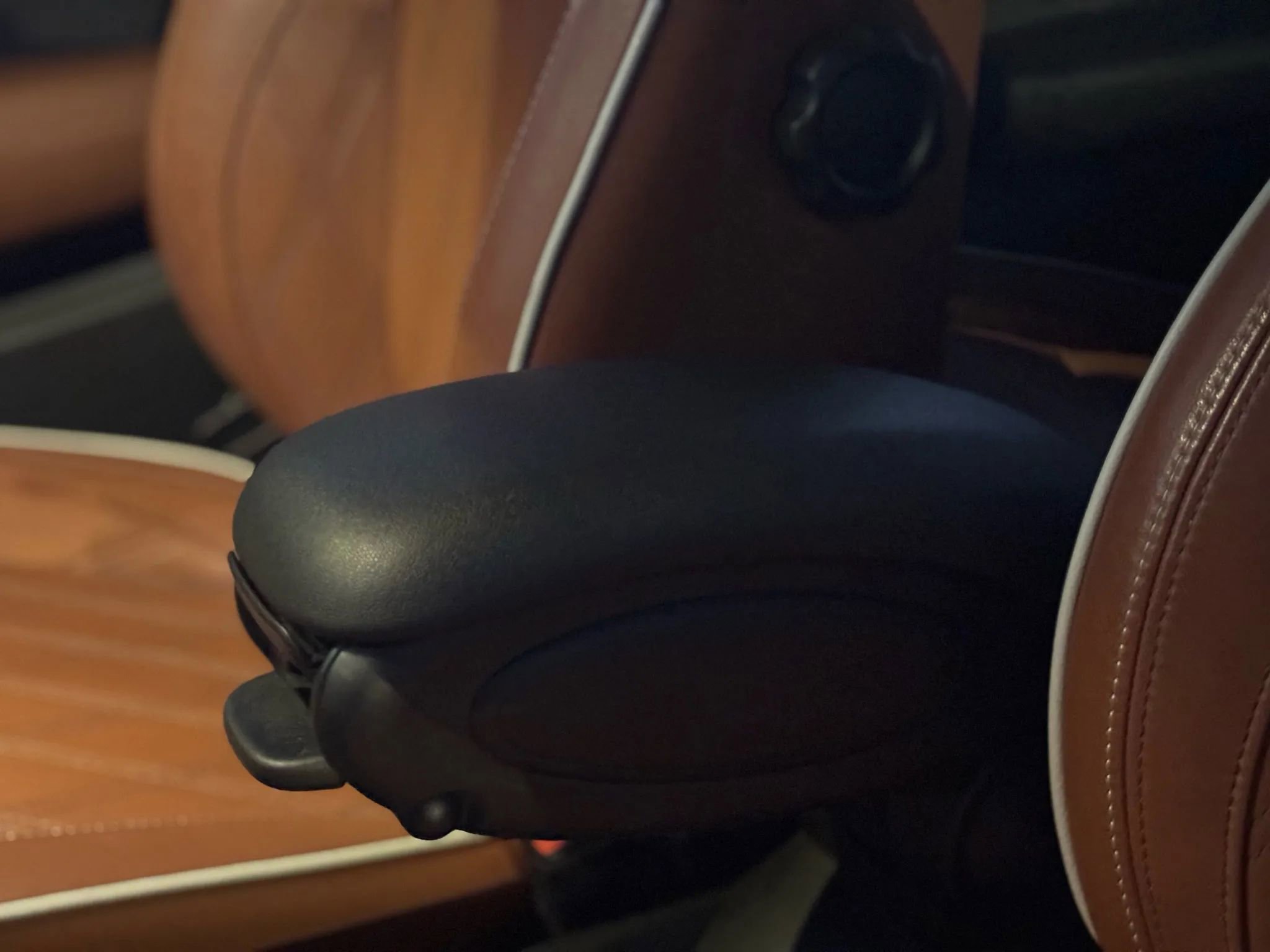 Used 2021 MINI Cooper 2-Door Hardtop w/ Signature Upholstery Package image 39