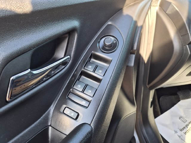 Used 2021 Chevrolet Trax LT w/ LT Convenience Package AWD/4WD image 13