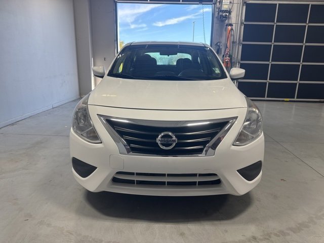 Used 2016 Nissan Versa SV image 2