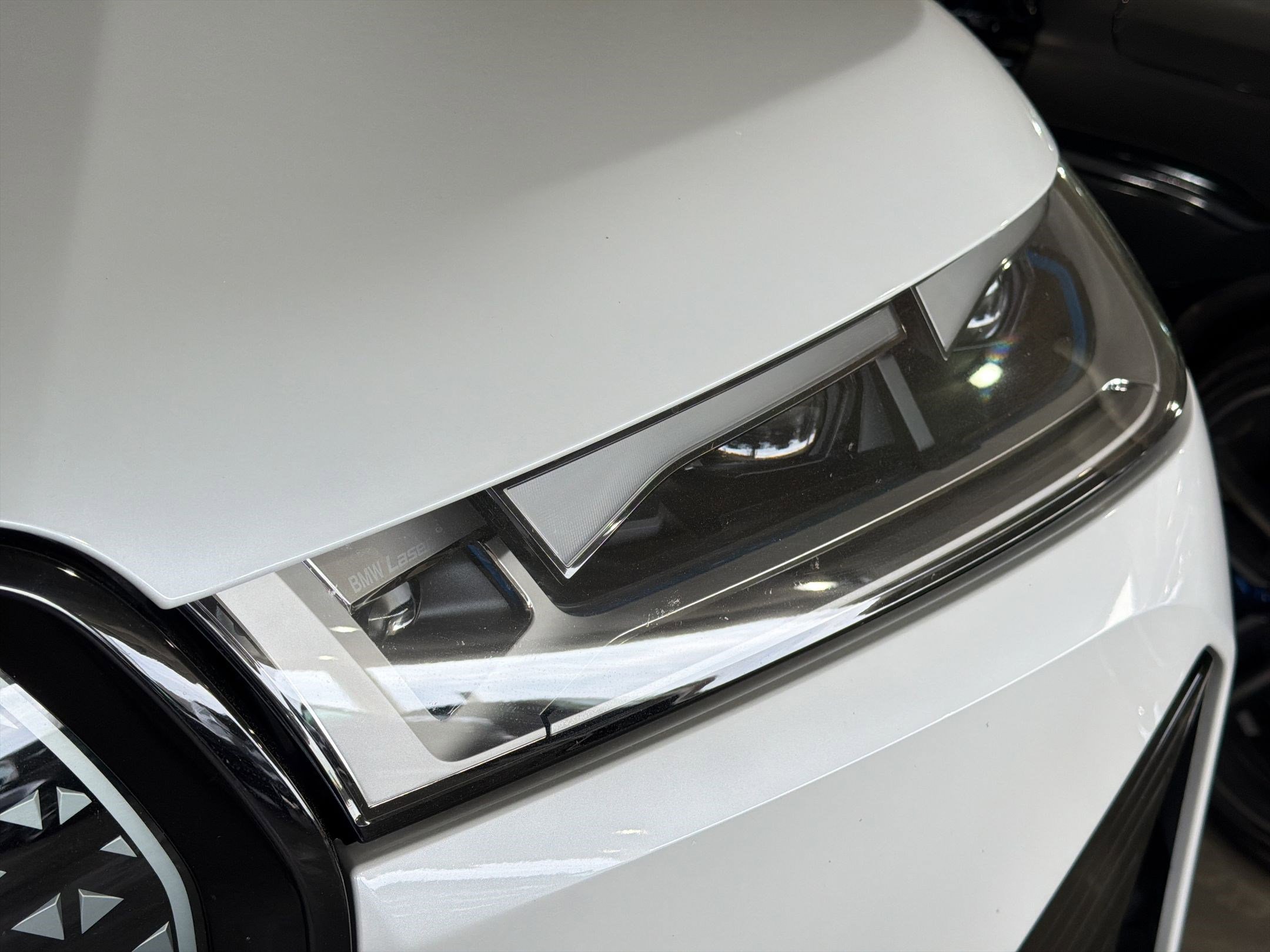 Used 2022 BMW iX xDrive50 w/ Premium Package image 7