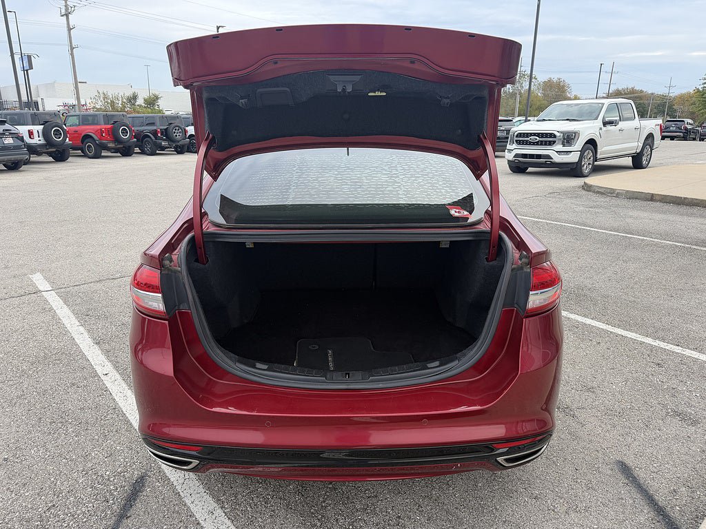 Used 2017 Ford Fusion Platinum FWD image 5
