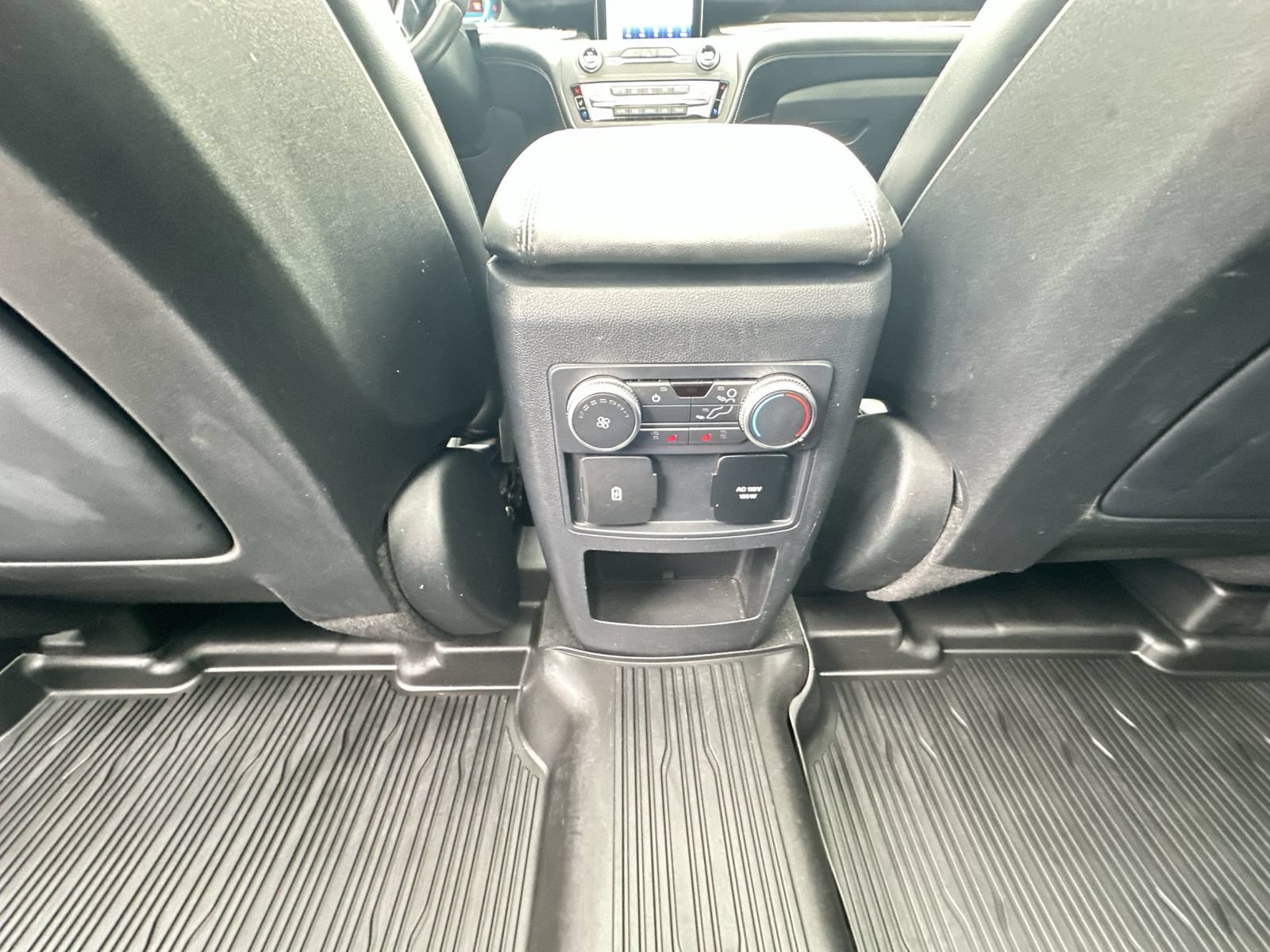 Used 2020 Ford Explorer Platinum w/ Premium Technology Package AWD/4WD image 22