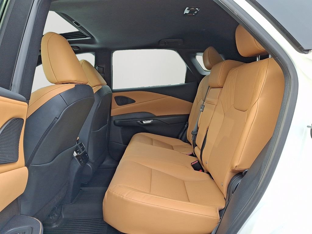Used 2024 Lexus RX 350 Premium w/ Accessory Package AWD/4WD image 8