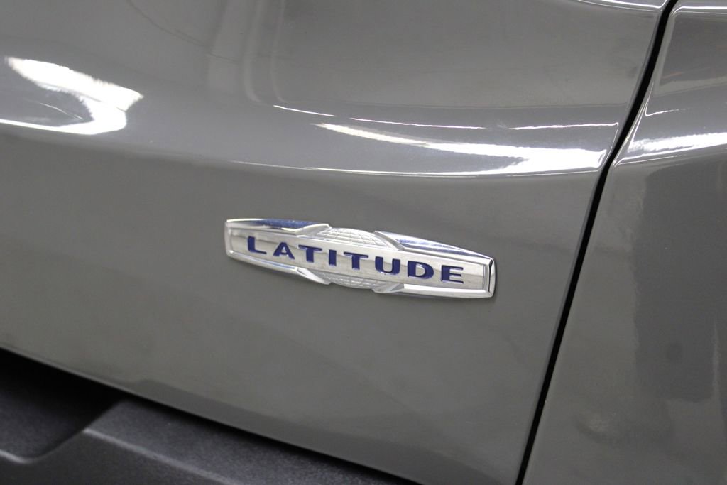 Used 2020 Jeep Renegade Latitude w/ Cold Weather Group image 37