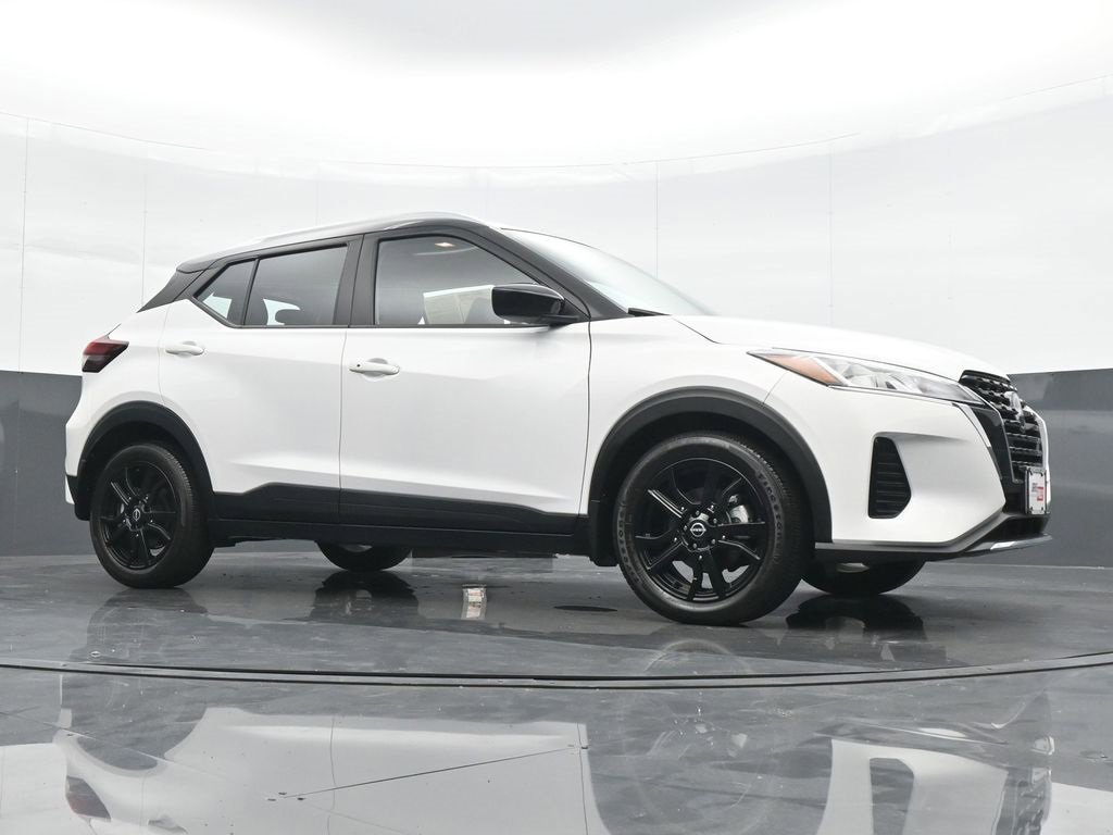 Used 2023 Nissan Kicks SV image 23