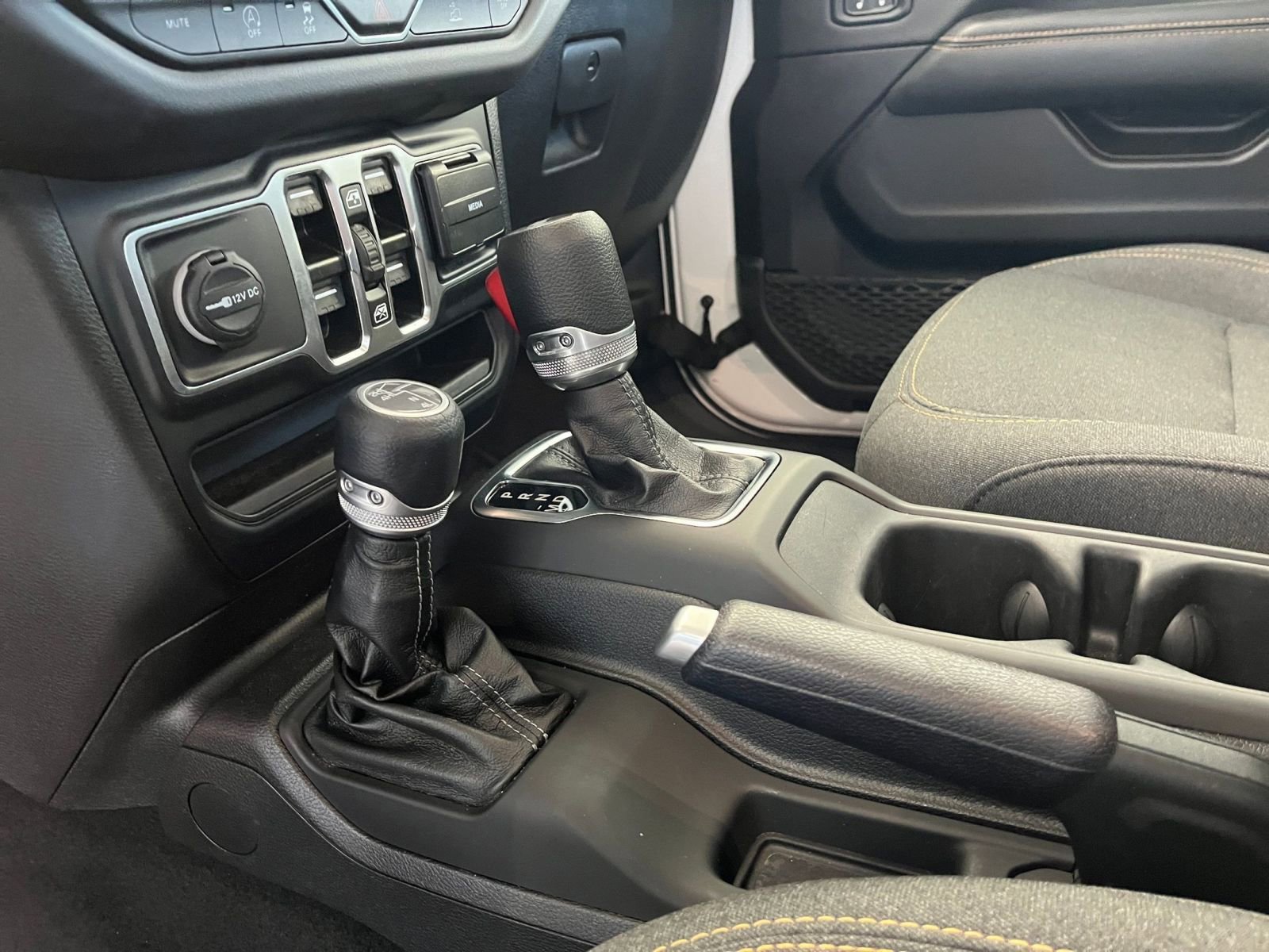 Used 2025 Jeep Wrangler Sahara image 41