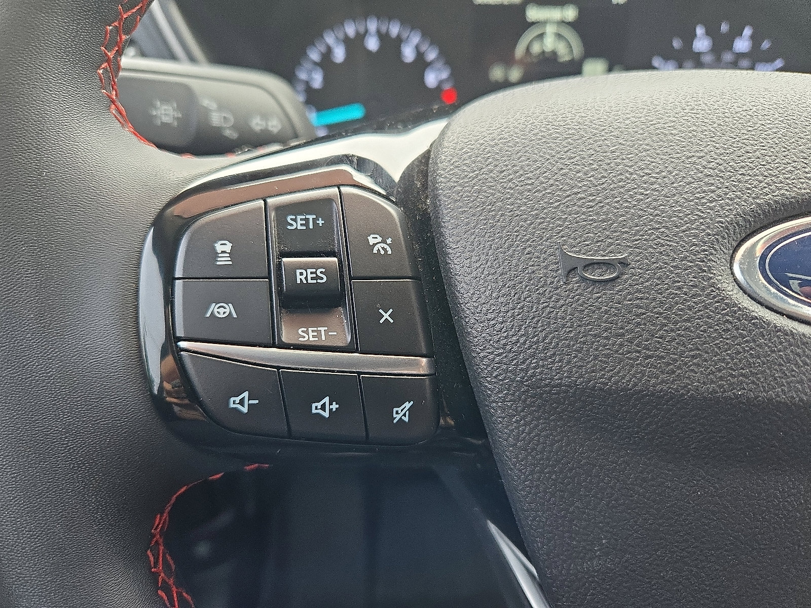 Used 2022 Ford Escape SEL w/ SEL Stealth AWD Package image 21