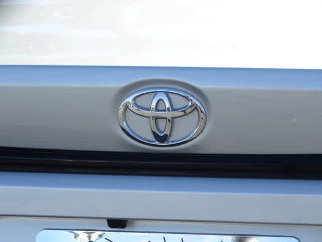 Used 2025 Toyota Corolla LE image 9