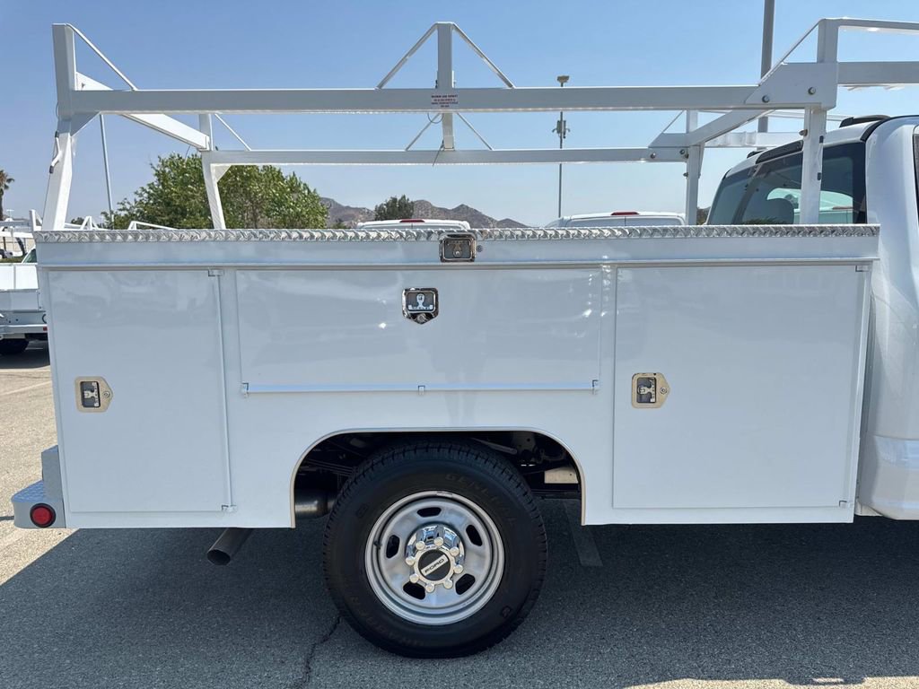New 2025 Ford F350 XL w/ XL Chrome Package image 19