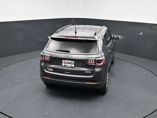 Used 2024 Jeep Compass Latitude AWD/4WD image 35