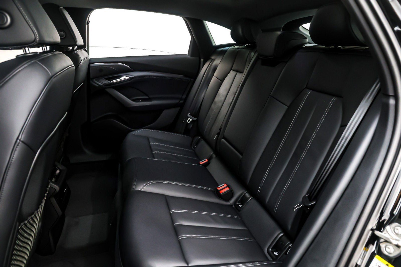 New 2025 Audi A6 e-tron Premium AWD/4WD image 8