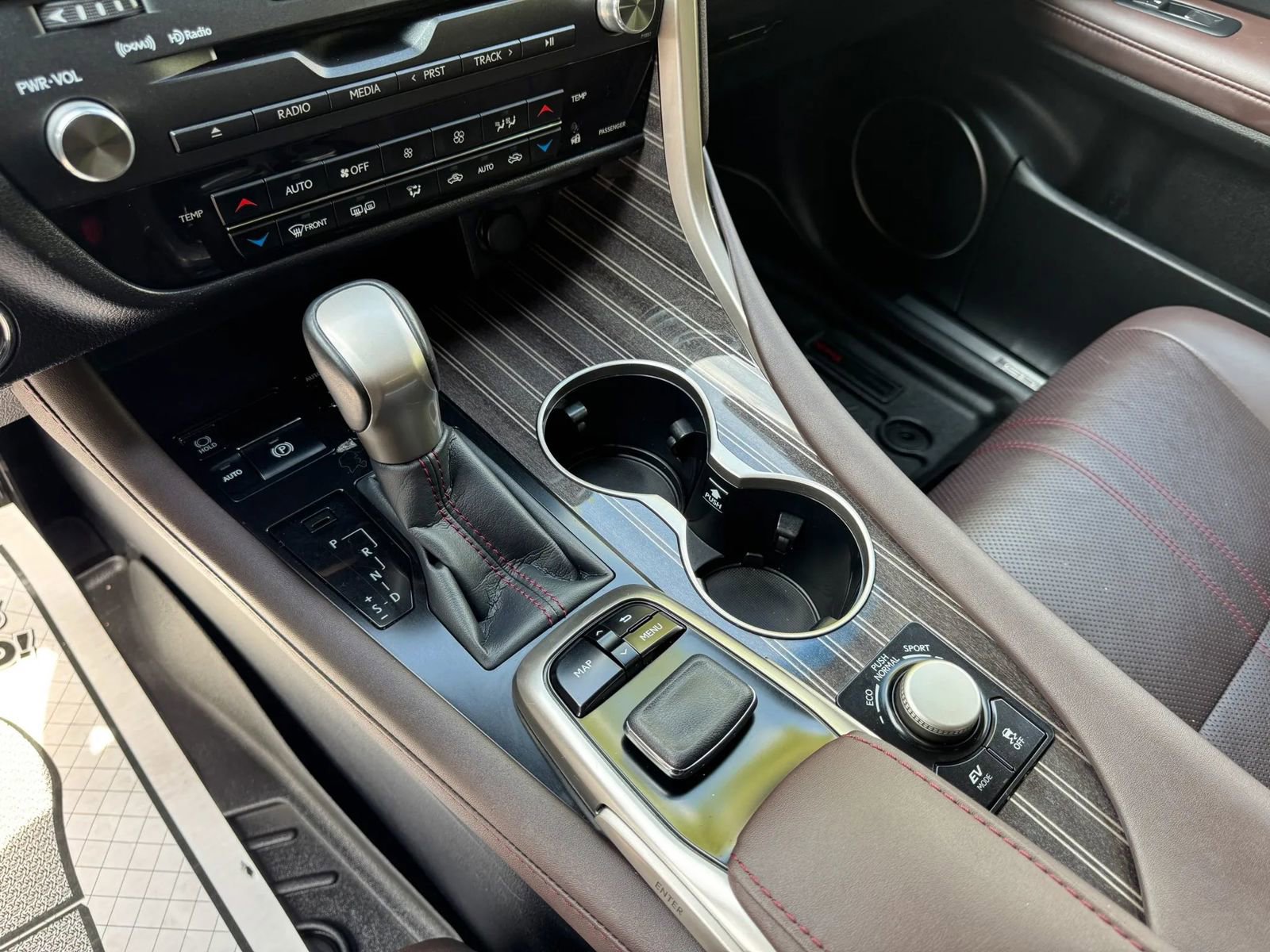 Used 2017 Lexus RX 450h AWD w/ Luxury Package image 25