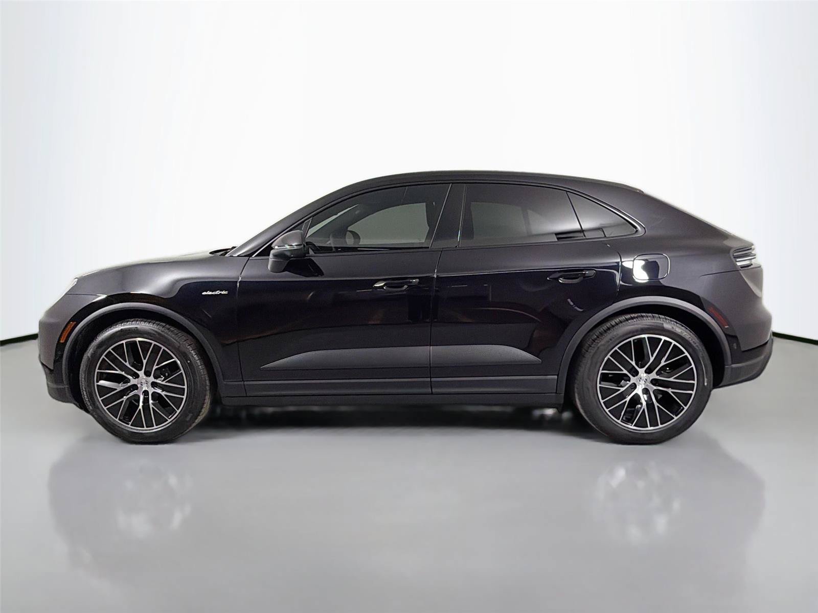 Certified 2026 Porsche Macan 4 Electric AWD/4WD image 2