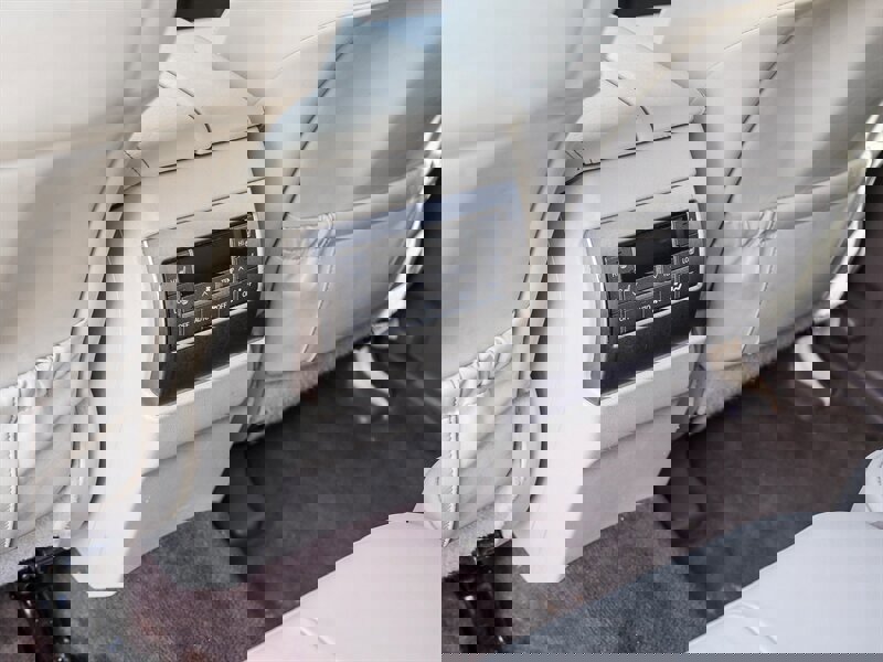 Used 2011 Lexus GX 460 w/ Comfort Plus Pkg image 25