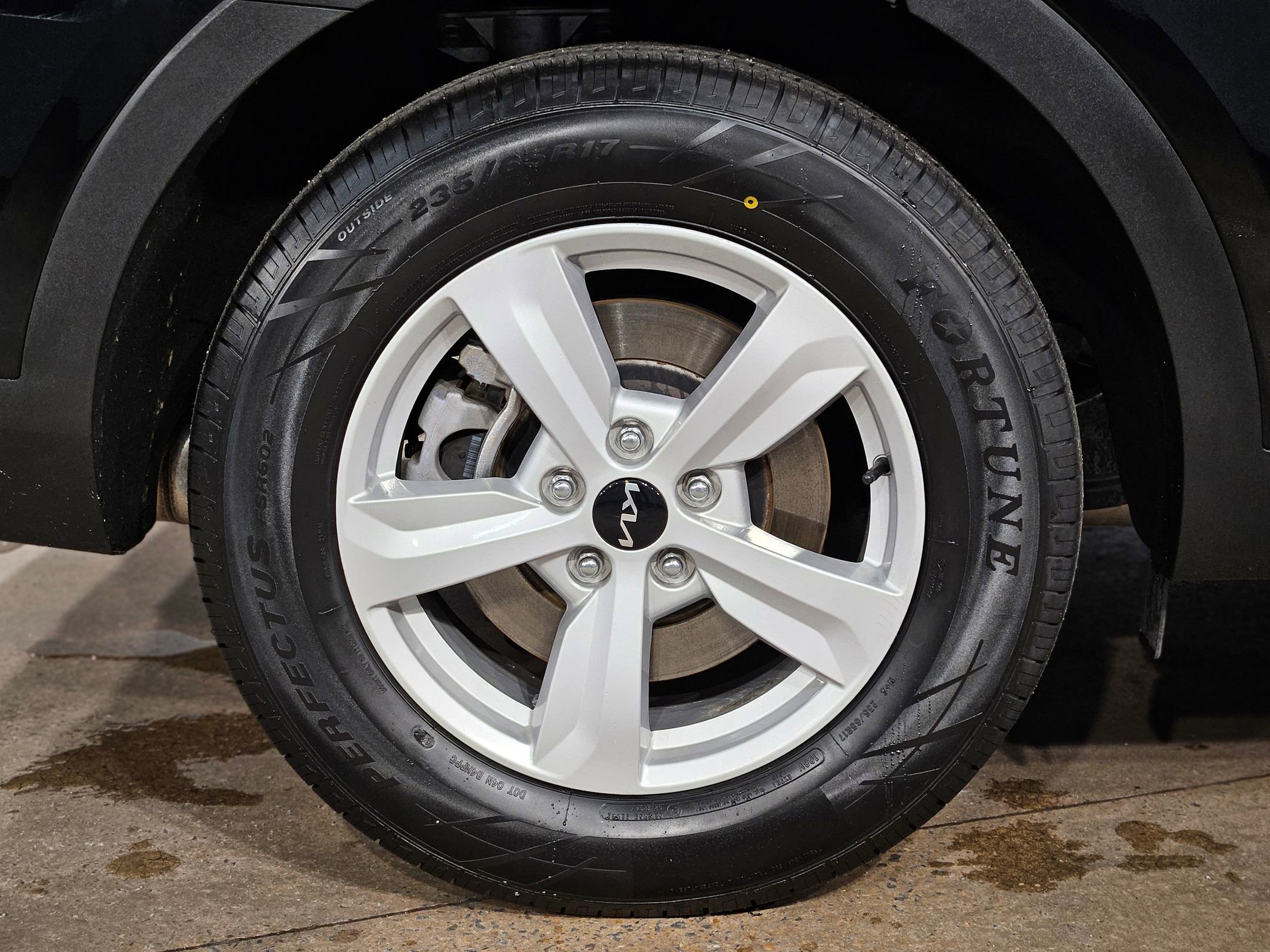 Used 2024 Kia Sorento LX image 17