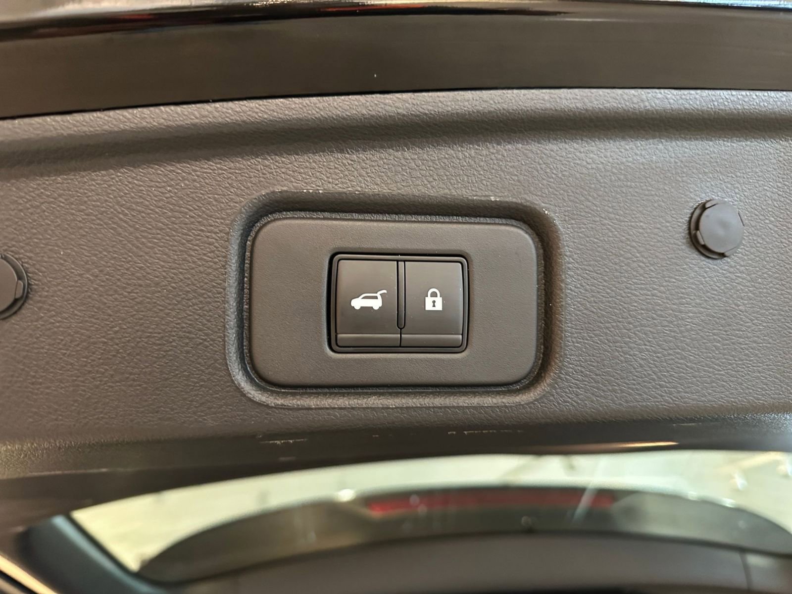 Used 2025 Nissan Pathfinder SV image 23