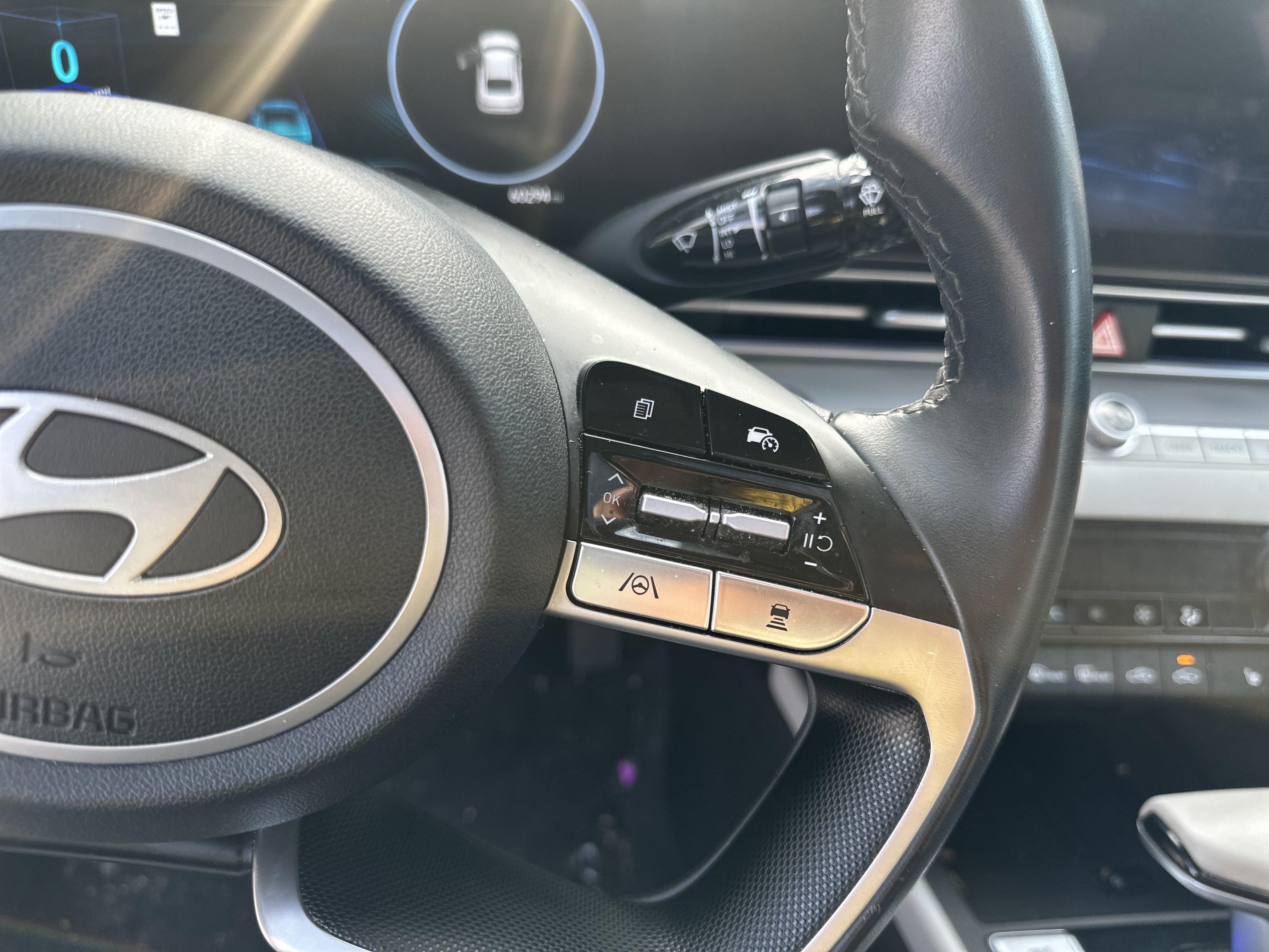 Used 2024 Hyundai Elantra Limited FWD image 25