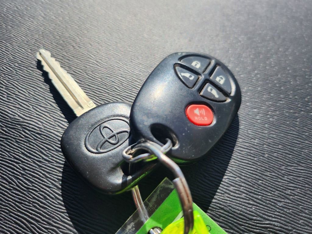 Used 2012 Toyota Sienna LE w/ Towing Pkg FWD image 38