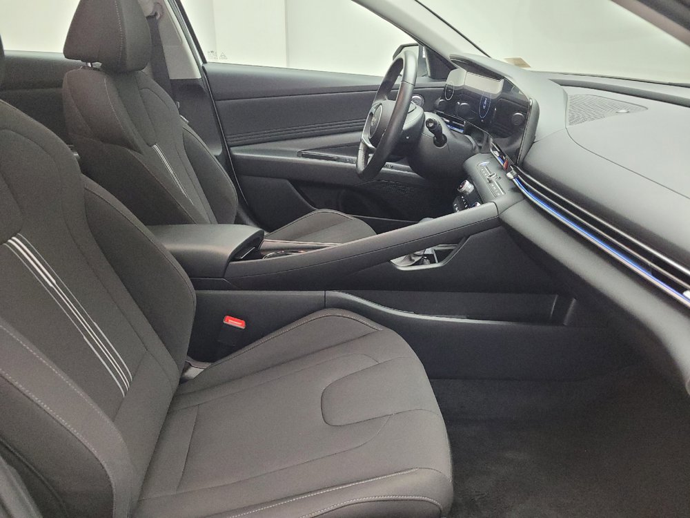 Used 2025 Hyundai Elantra SEL FWD image 21