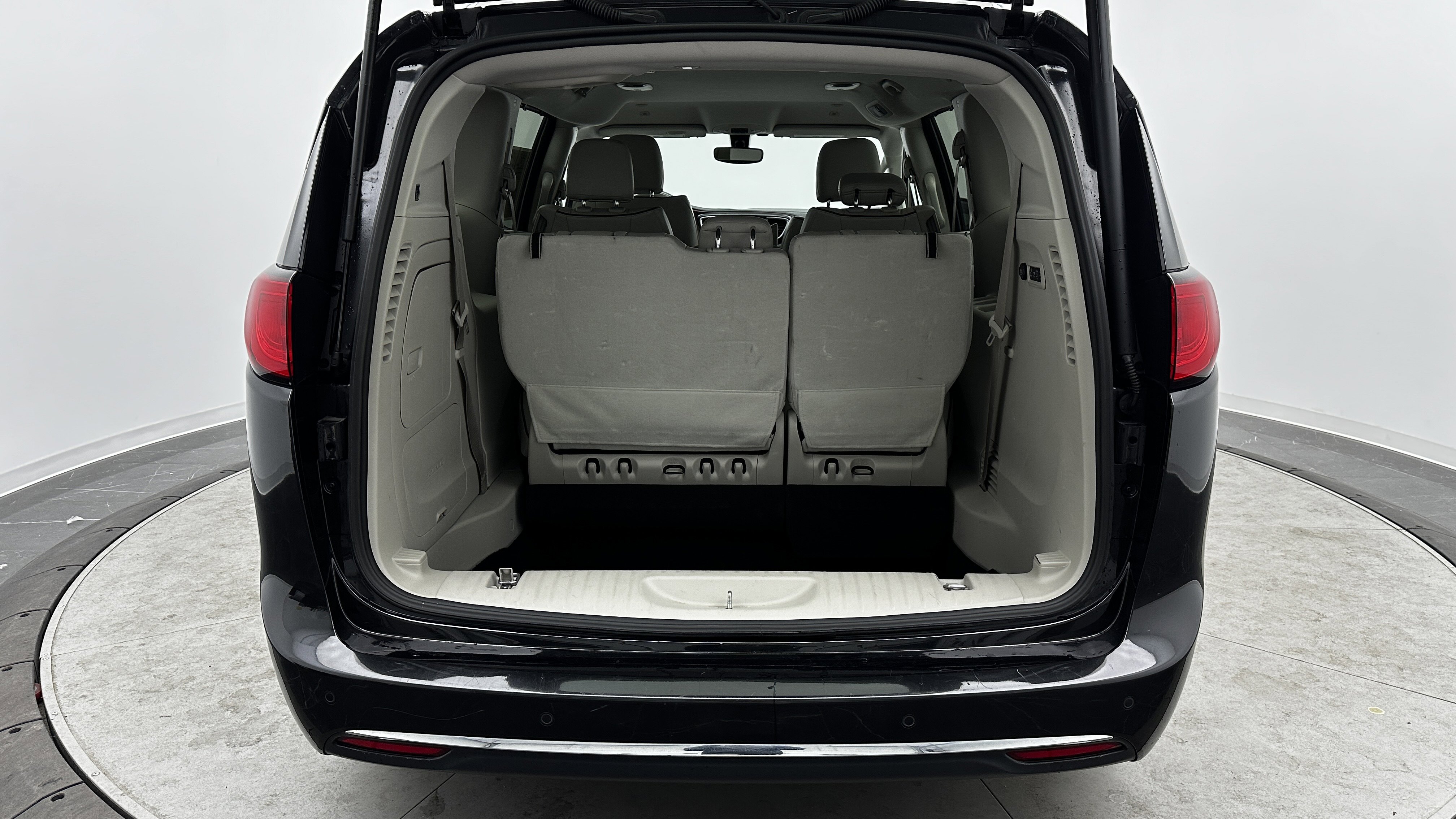 Used 2019 Chrysler Pacifica Limited image 31