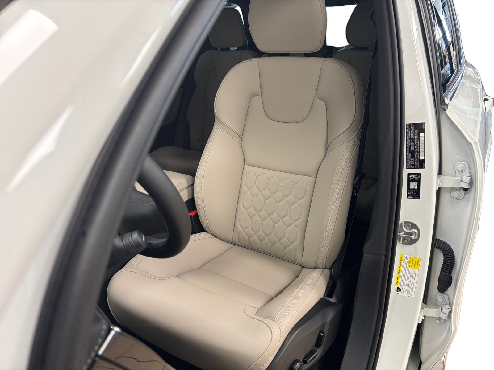 New 2026 Volvo XC90 B6 Plus w/ Protection Package AWD/4WD image 41